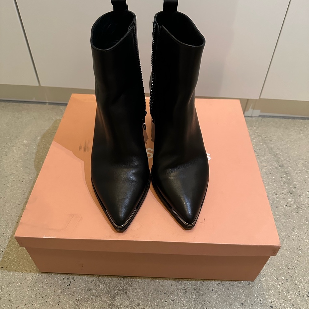 Acne Black Ankle Boots Sleek Modern Design Loma leather - Picture 4 of 6